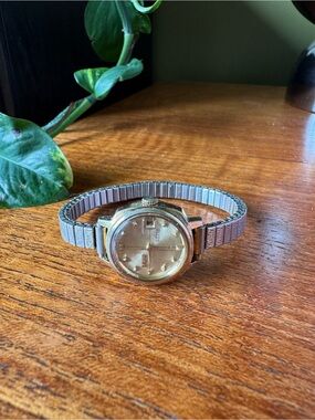 Vintage Seiko Automatic Gold-Tone Wristwatch with Silver Expansion Band